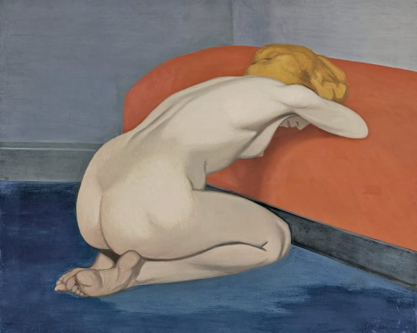 裸体女子跪在红色沙发前