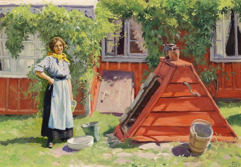一个女孩在一座红色的瑞典树屋外的一口井旁