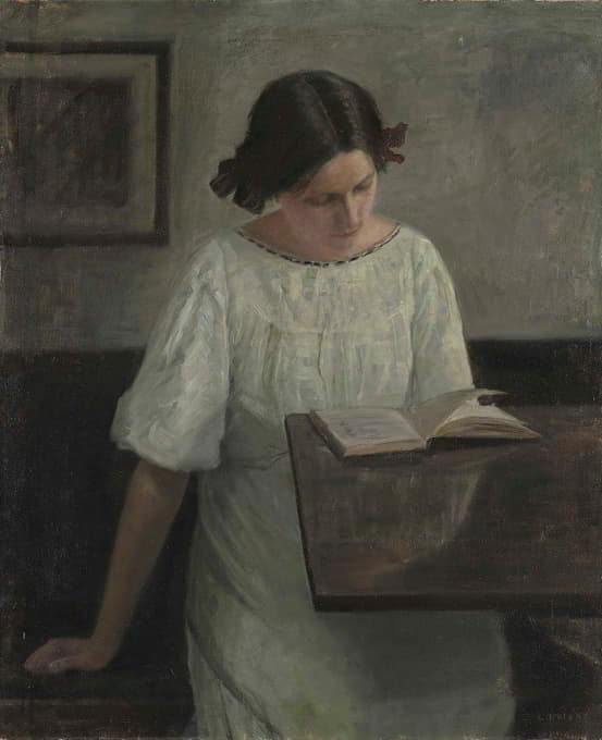 这位艺术家的妻子穿着白色的衣服在看书