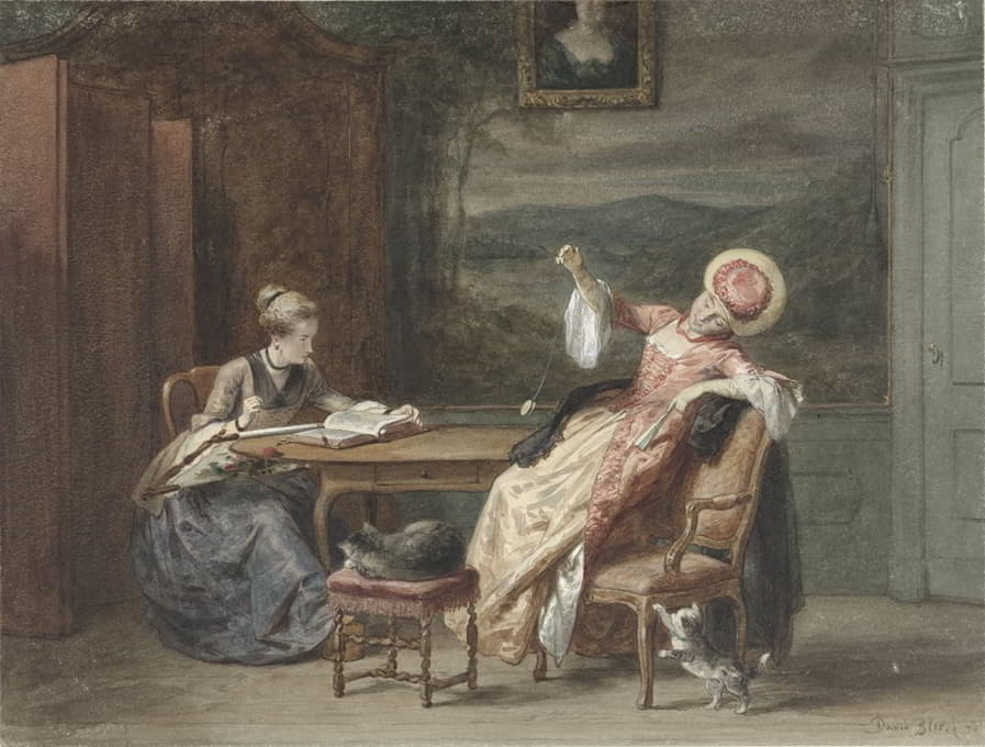 两个年轻女子坐在一张桌子旁