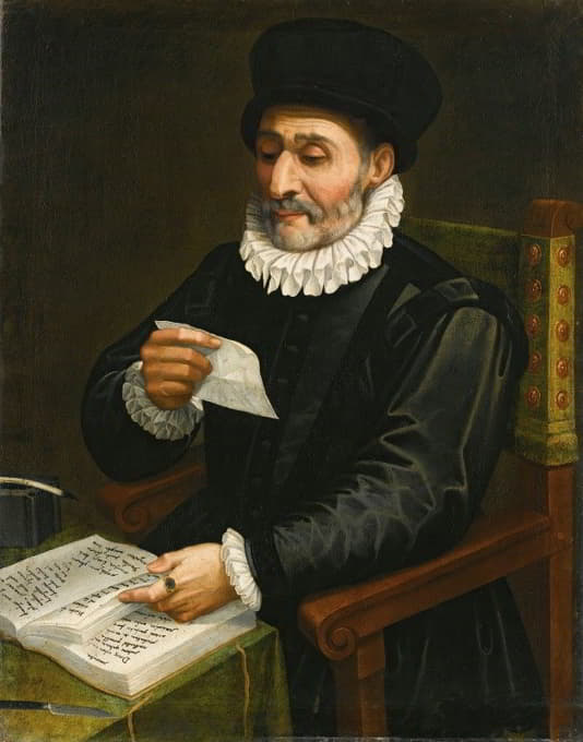 一个男人的肖像，坐在桌子旁，拿着一本打开的书，读着一封信