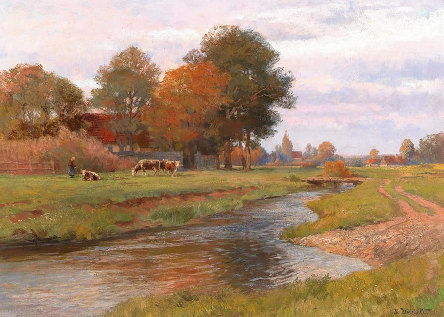 河流景观，背景为一小群奶牛和一个村庄