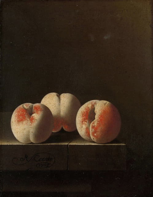 石头基座上的三个桃子