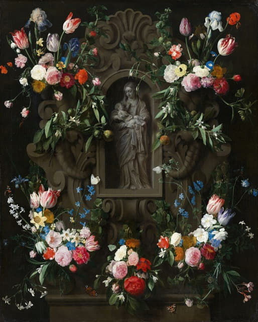围绕圣母玛利亚雕像的花环