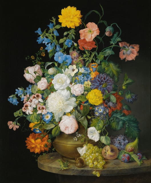 一个由茶花、天竺葵、大丽花、白牡丹、玫瑰、罂粟和其他花朵组成的花瓶，石头上有水果