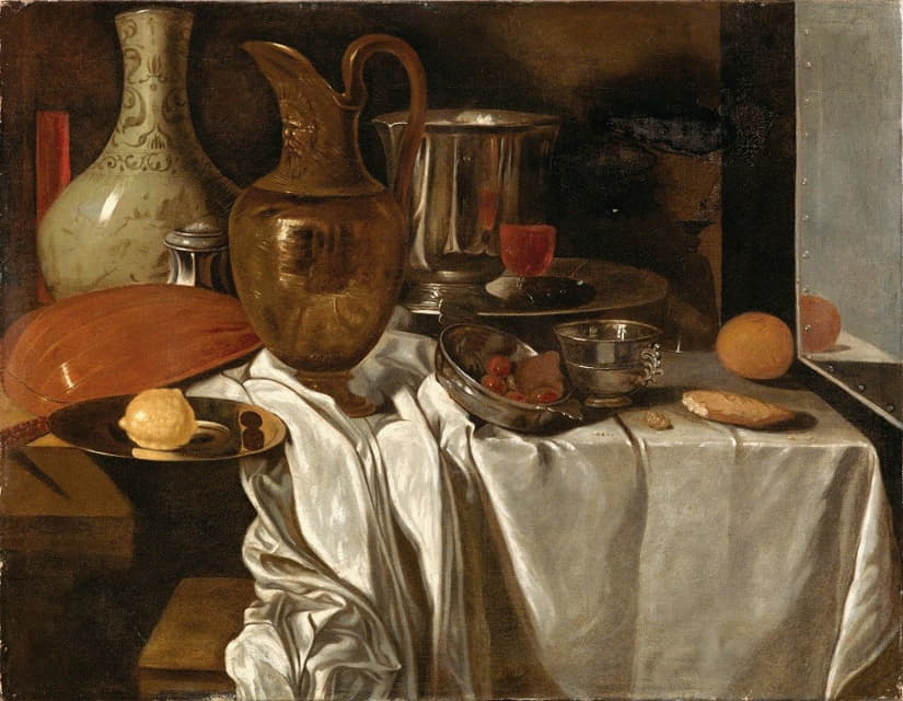 桌子上有一个水壶、一个盛着柠檬的盘子、一把琵琶、一个陶瓷器皿和其他物品的静物画