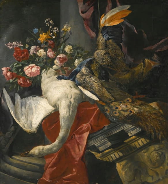 陶俑花瓶中的牡丹、玫瑰和其他花卉的静物画，以及一只天鹅、孔雀和野猪的头，栖息在红色窗帘和一块古董建筑碎片上
