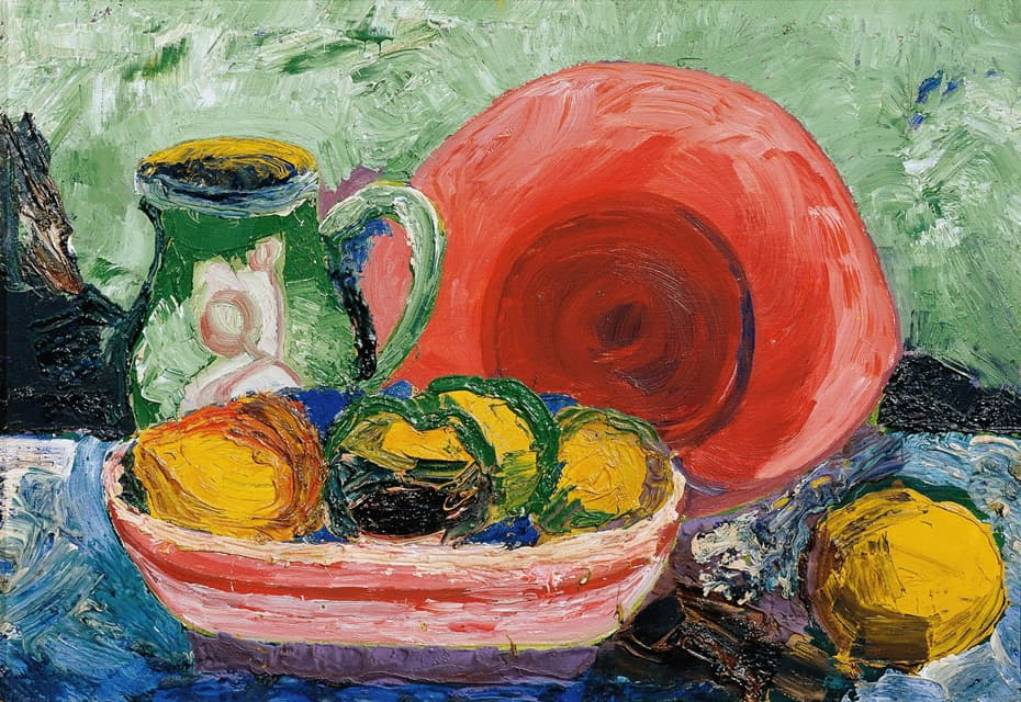 红色盘子、水壶和柠檬的静物画