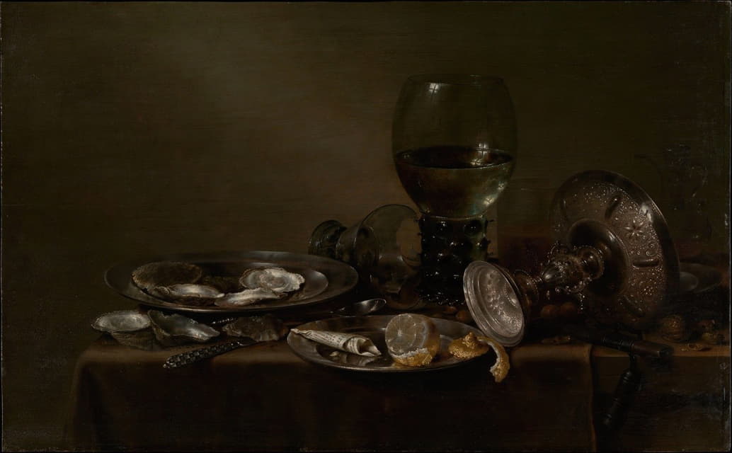 牡蛎、银塔萨和玻璃器皿的静物画