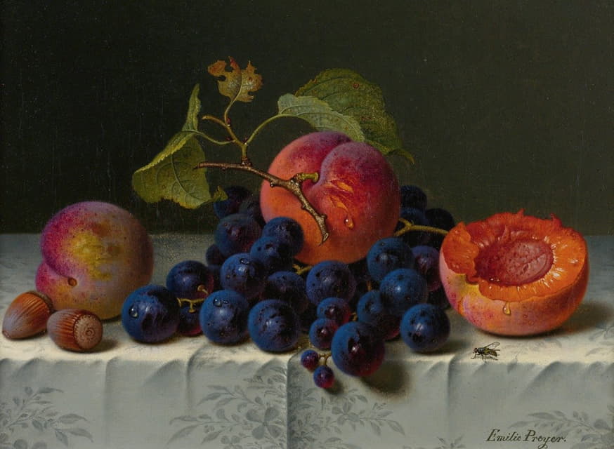 桌子上桃子、葡萄和坚果的静物画