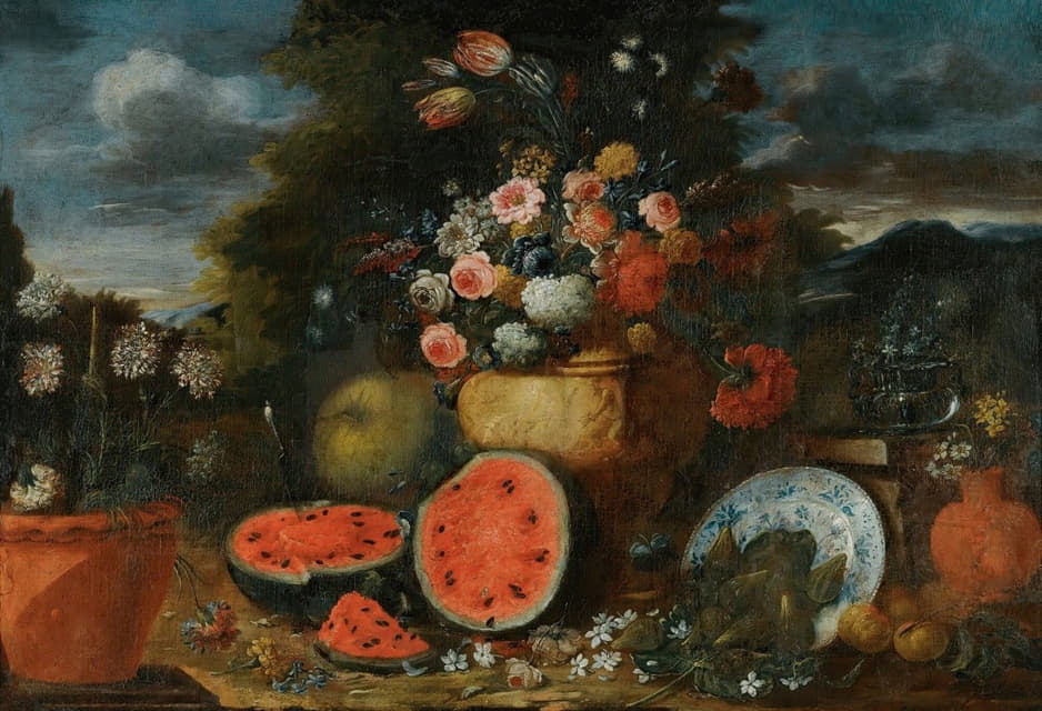 静物画，在一个雕刻的石瓮中有大量的花朵，下面的花园地板上有开放的西瓜、无花果和陶器盆