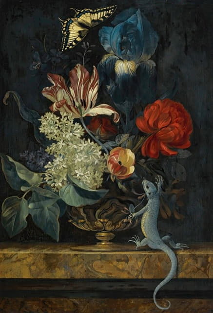 大理石壁架上的花瓶里有郁金香和其他花朵，还有蜥蜴和蝴蝶