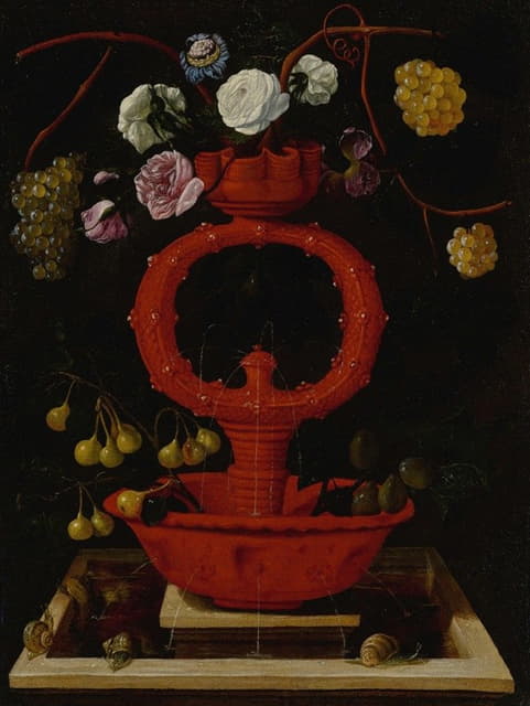 精美陶瓷花瓶中的花朵和葡萄的静物画，底部壁架上有蜗牛
