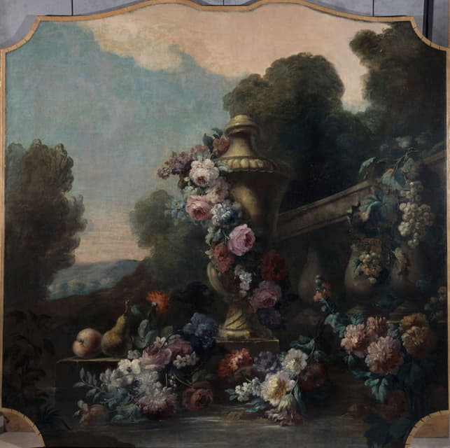 风景中的花瓶、花卉和水果