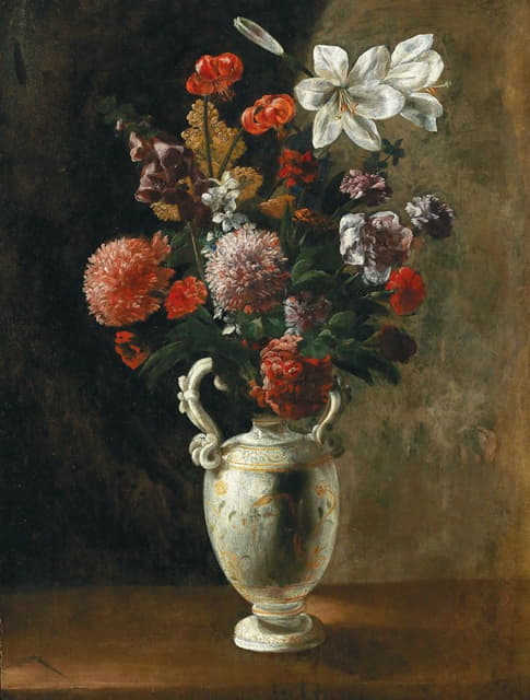 玫瑰、狐狸草、牡丹、康乃馨和百合，装在玛瑙花瓶中