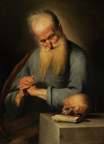 祈祷中的老人沉思着骷髅