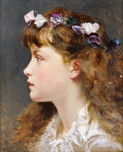 一个头发上戴着花环的年轻女孩