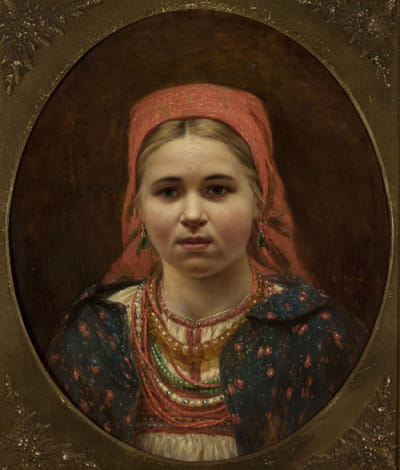 一个穿着民族服装的女孩的肖像