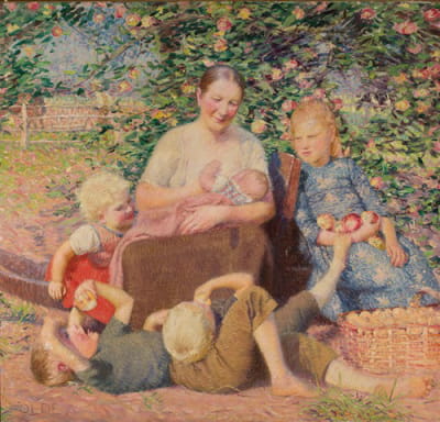 苹果树下一个带着孩子的女人