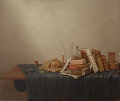 桌子上有书、头骨、蜡烛和各种物品的梳妆台
