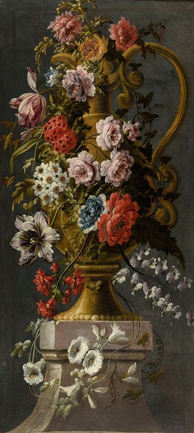 青铜花瓶中的花