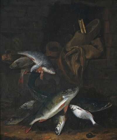 墙上挂着梭子鱼和鳊鱼的鱼